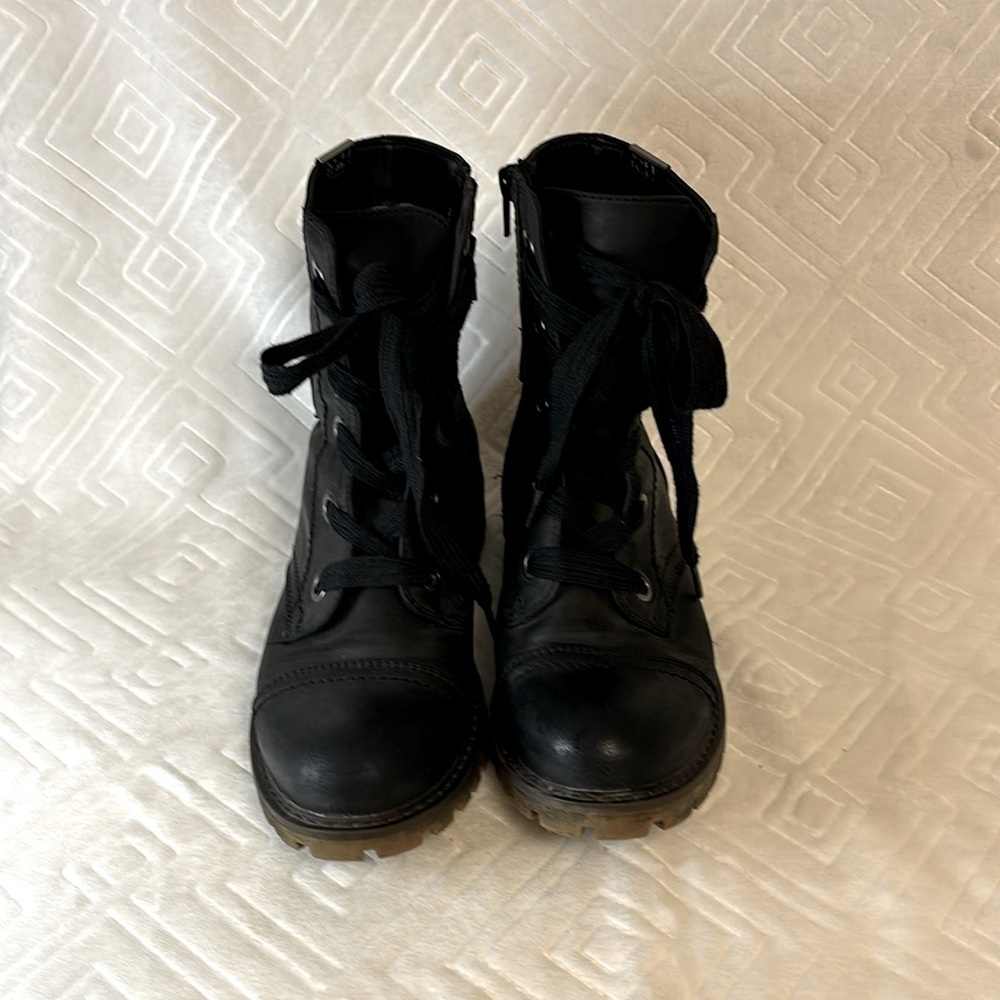 Roxy combat boot. Size 6